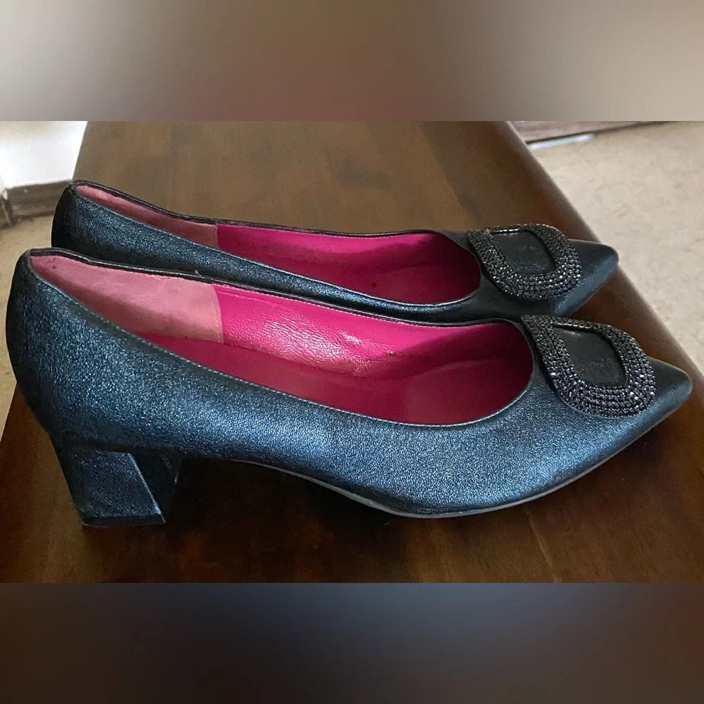 Le Babe Green pumps genuine leather with Embellished Buckle. Made in Italy .